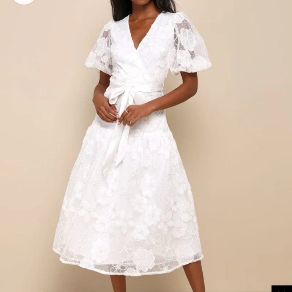 Blissful LULUS large Charisma ivory Floral Lurex Puff Sleeve Midi Dress